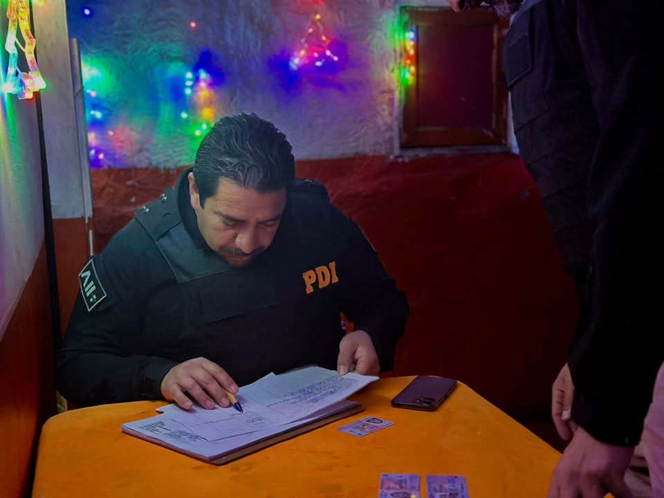 /pdi-atacama-intensifica-control-migratorio-y-denuncia-a-15-personas-en