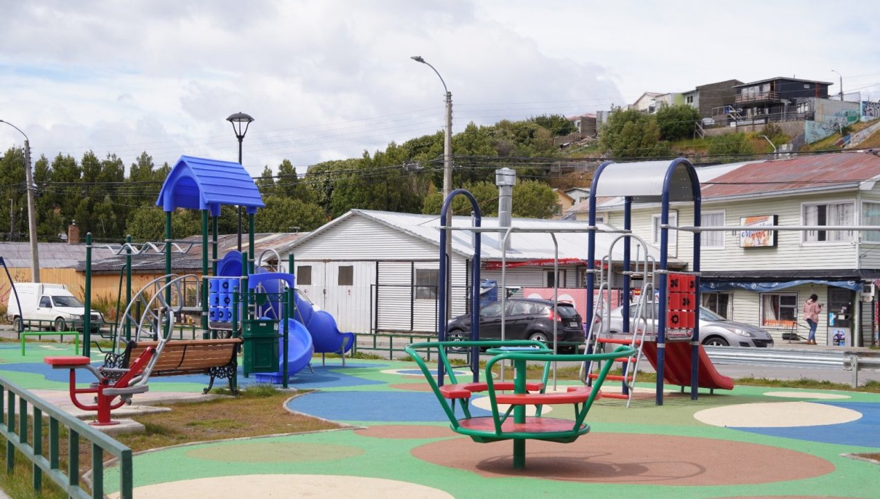 /municipio-finaliza-obras-en-plazoleta-multicancha-y-escalera-de-rio-de-la