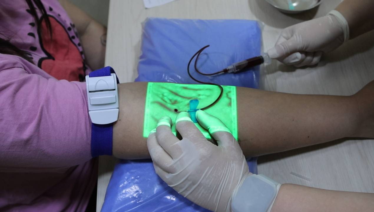 /hospital-clinico-magallanes-incorpora-visualizador-de-venas-en-tiempo-real