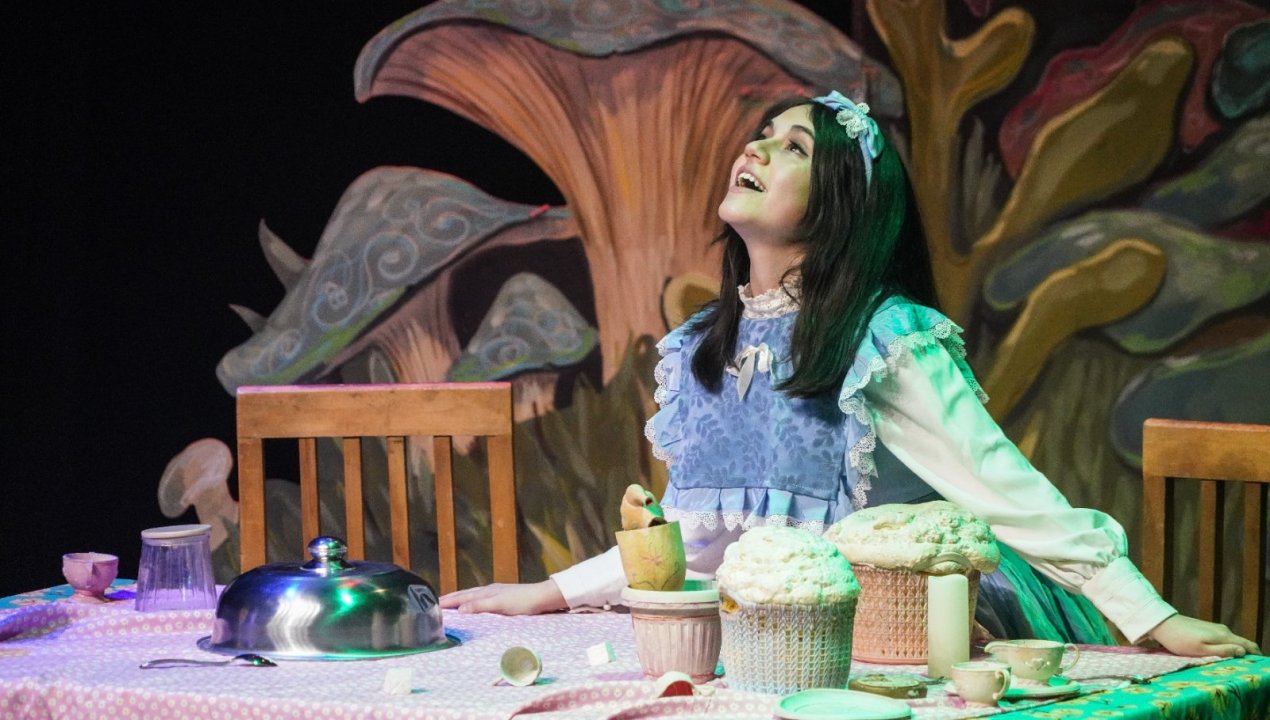 /comienza-el-retiro-de-invitaciones-para-la-obra-alicia-en-el-pais-de-las