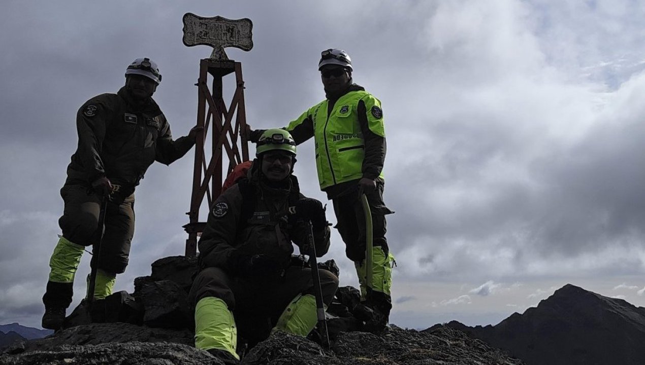 /soberania-en-terreno-carabineros-concreta-inedita-travesia-hasta-el-hito