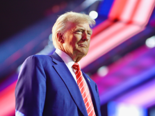 Donald Trump lanza guiño a un 