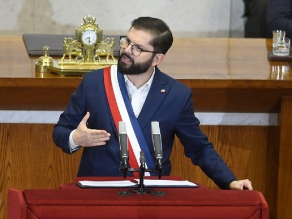 Boric alcanza aprobación más alta del año