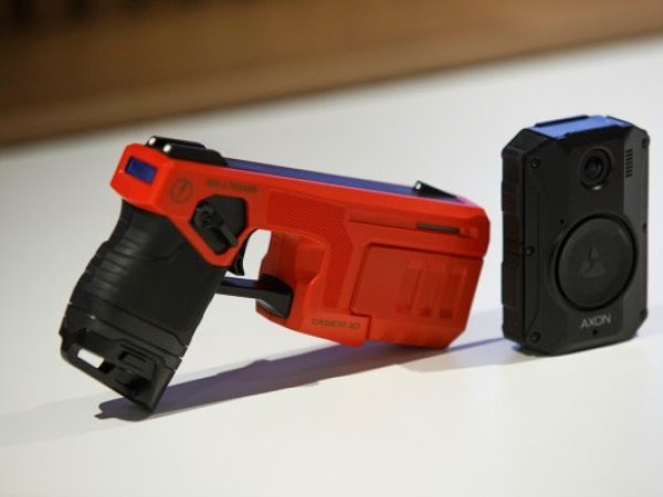 Gobierno da luz verde al uso de pistolas taser y anuncia plan piloto en la Región Metropolitana