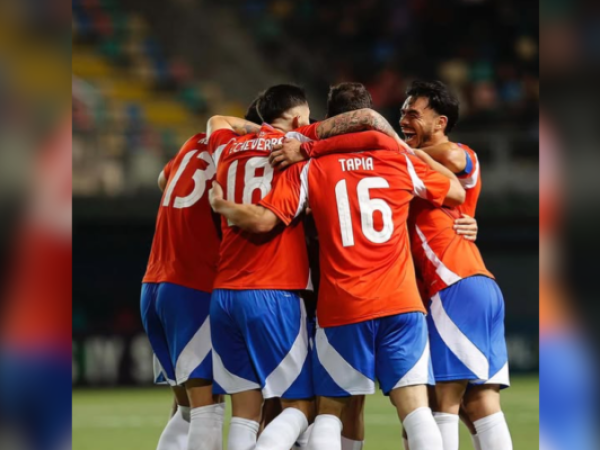 Miembro de La Roja destaca el rendimiento en cancha sintética y plantea usar el Claro Arena como localía