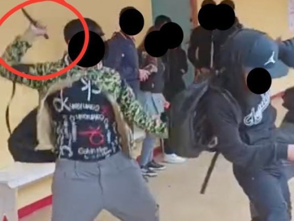 6 escolares detenidos tras brutal riña al interior de liceo