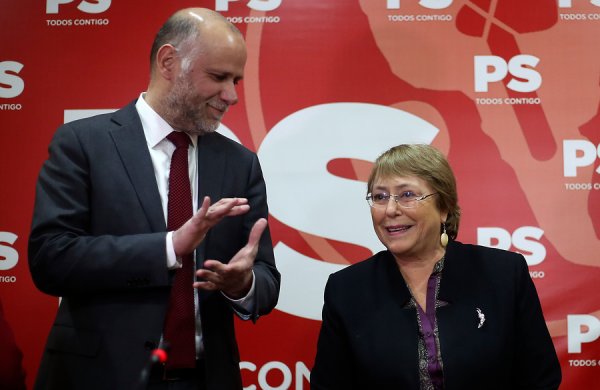 Elizalde pide “ponerse la camiseta de Chile” ante candidatura de Bachelet a la ONU