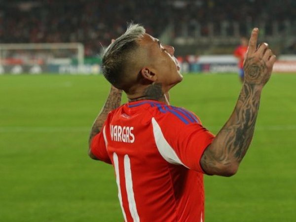 Eduardo Vargas vuelve a Universidad de Chile y se presentará este lunes