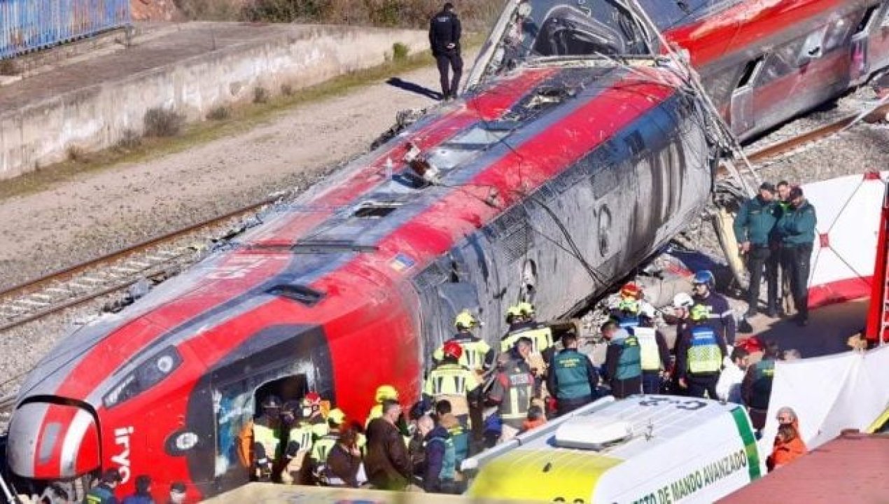 /internacional/europa/espana/tragedia-ferroviaria-en-espana-choque-de-trenes-deja-al-menos-39-muertos-y