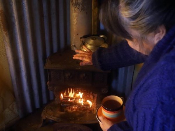 Abren postulaciones para recambio de estufas en Valdivia y Coyhaique