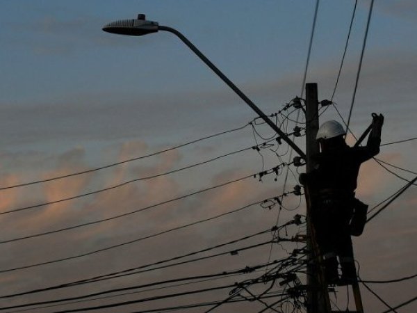 Sistema frontal deja más de 31 mil clientes sin luz en la zona centro-sur