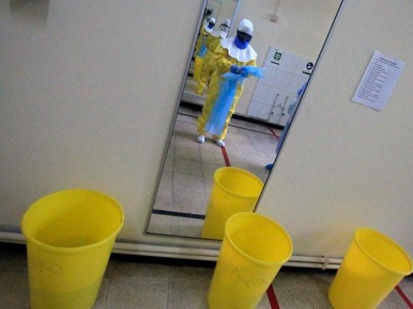 OMS declara emergencia internacional por brote de ébola en África