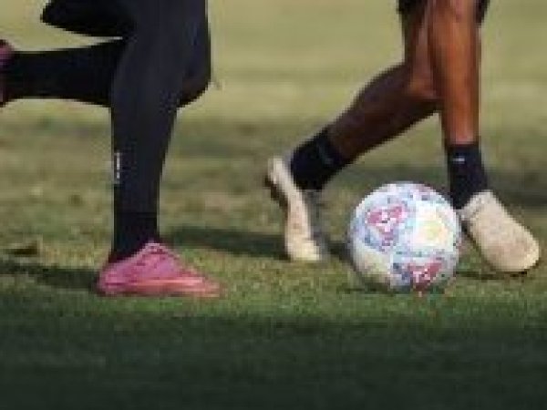 Clubes chilenos en la lupa: 114 futbolistas extranjeros juegan sin permiso laboral