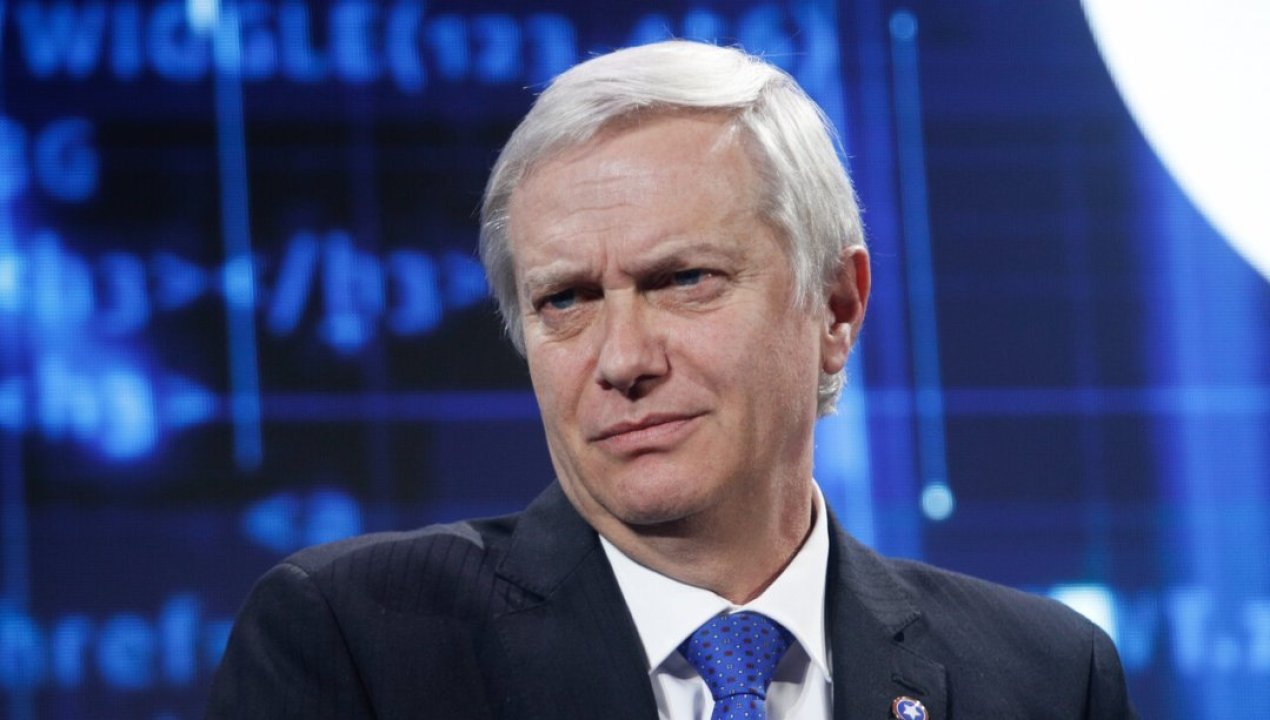 /magazine/kast-desafia-a-jara-con-ironico-mensaje-en-plena-campana-aqui-estamos